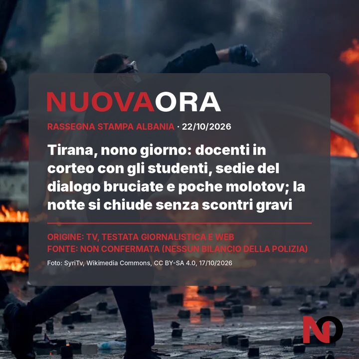 Tirana, nono giorno: docenti in corteo con gli studenti, sedie del dialogo bruciate e poche molotov; la notte si chiude senza scontri gravi