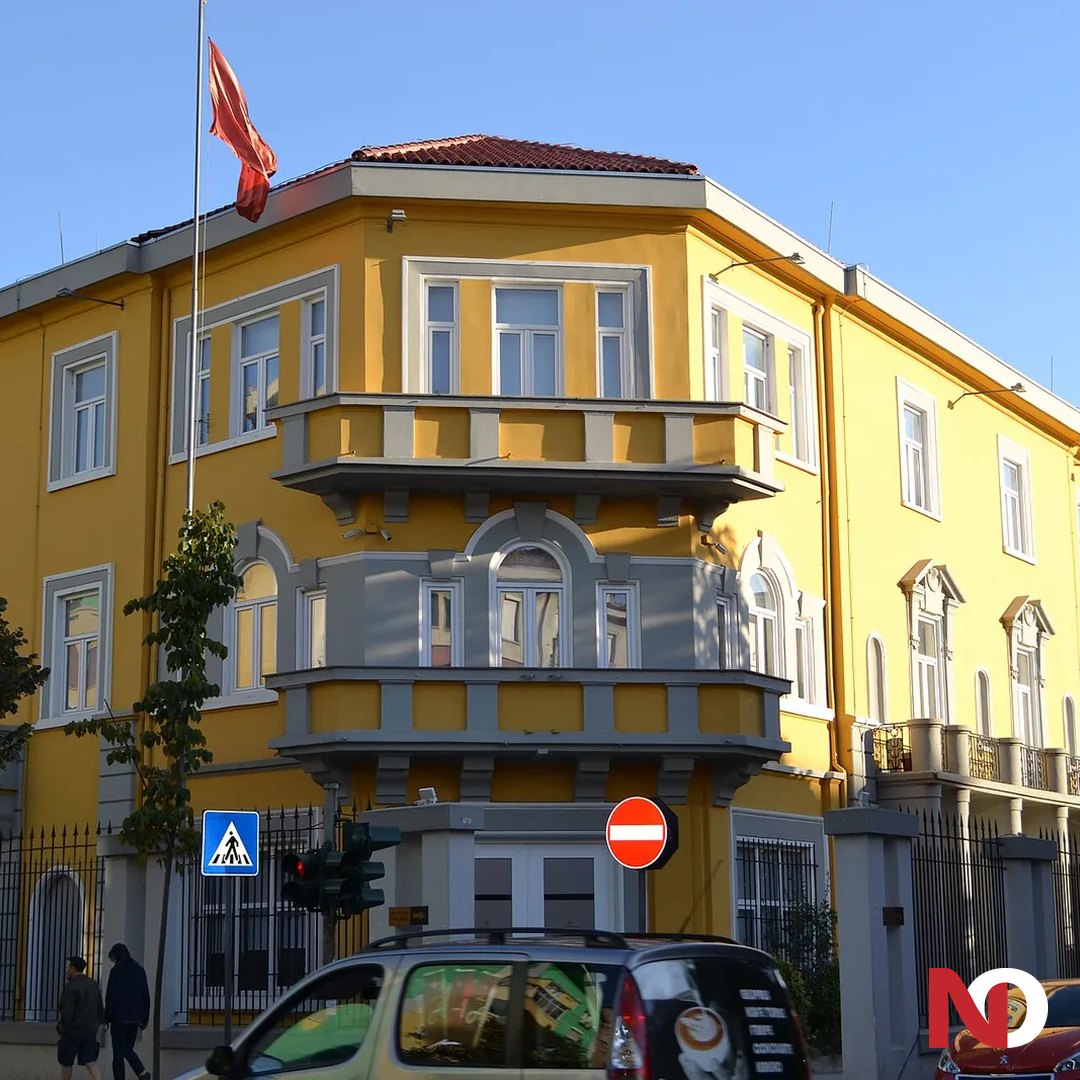 Tirana, la sede del Ministero dell'Istruzione, dello Sport e della Gioventù in Rruga e Durrësit, punto di partenza delle proteste. Foto d'archivio: Kristina Millona, Wikimedia Commons, CC BY-SA 4.0, ritagliata